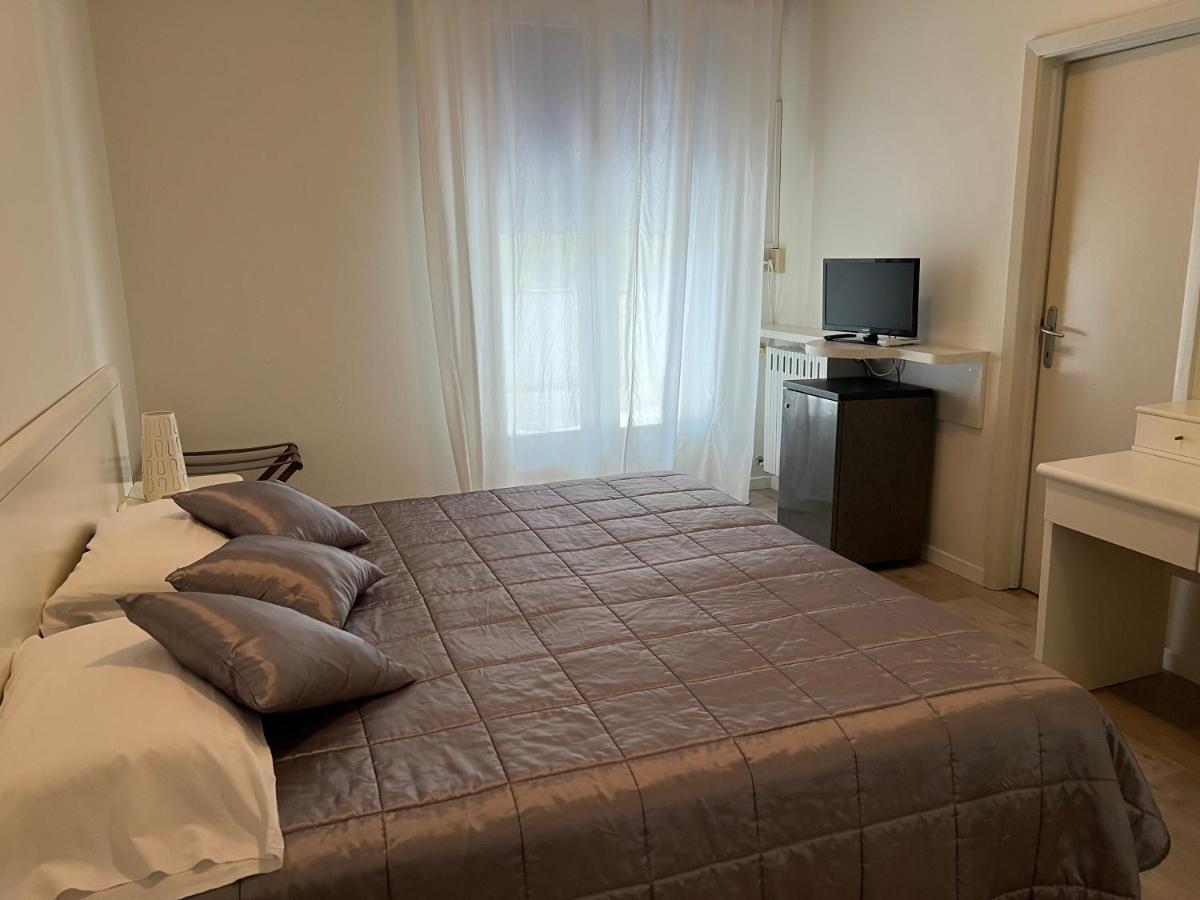 G&D Hotel Deanna Pool&Brunch Milano Marittima Bilik gambar