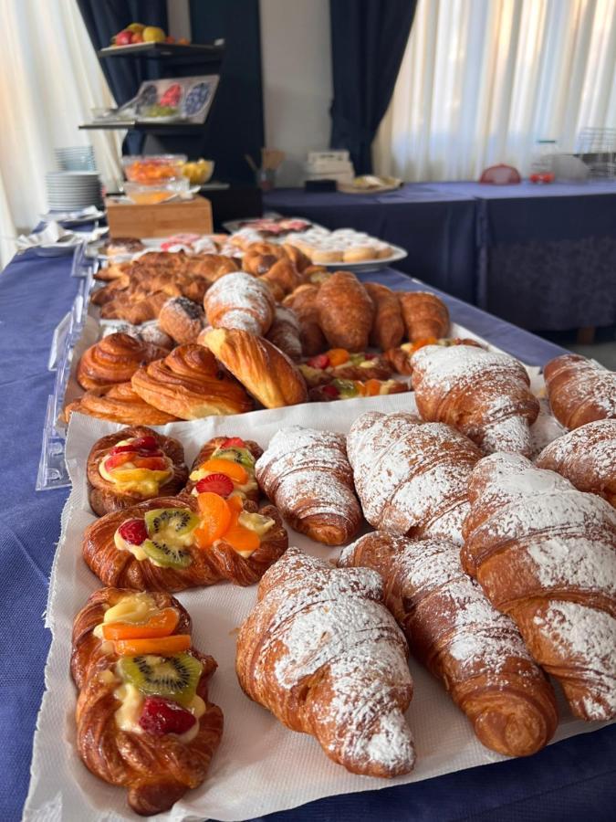 G&D Hotel Deanna Pool&Brunch Milano Marittima Luaran gambar