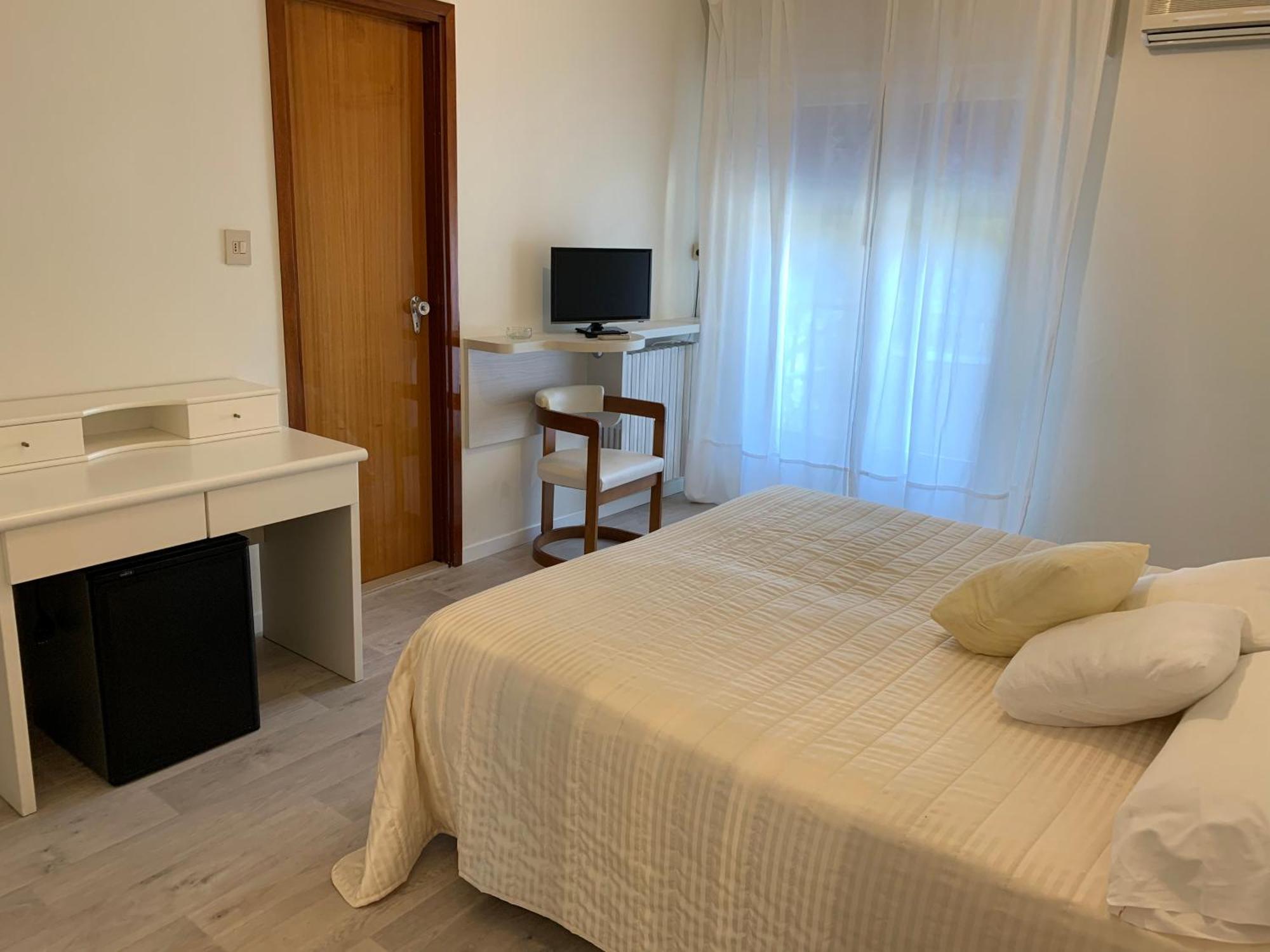 G&D Hotel Deanna Pool&Brunch Milano Marittima Bilik gambar