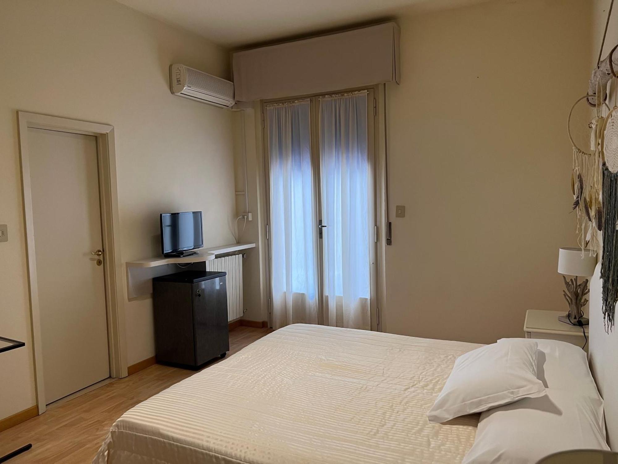 G&D Hotel Deanna Pool&Brunch Milano Marittima Bilik gambar