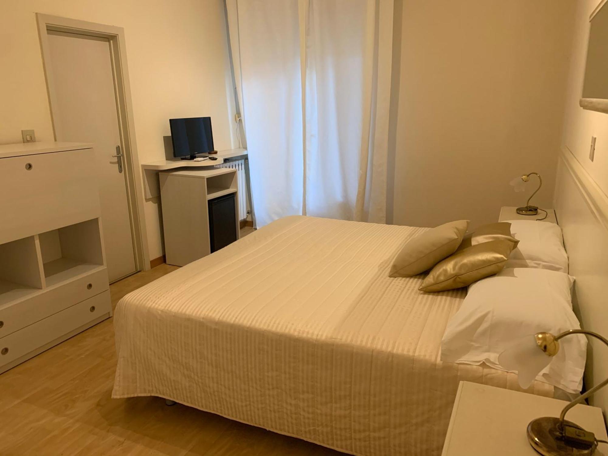 G&D Hotel Deanna Pool&Brunch Milano Marittima Bilik gambar